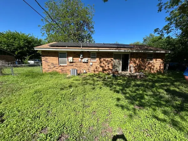 1106 N 11th ST, Chickasha, OK 73018