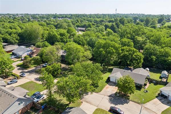 2409 Weatherford DR, Norman, OK 73071