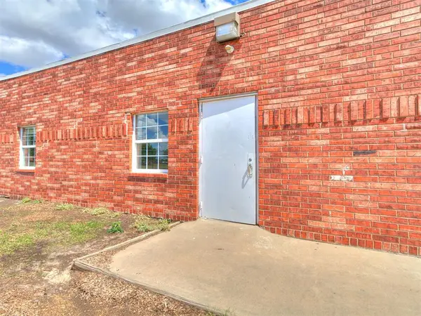 316 NE 27th ST, Moore, OK 73160