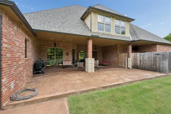 10221 S Triple X RD, Choctaw, OK 73020
