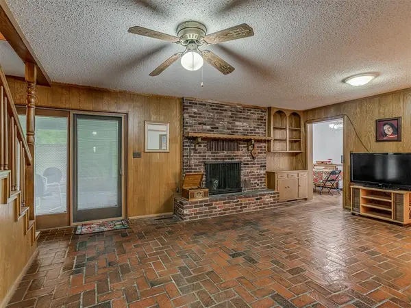 1414 E Sunset LN, Ada, OK 74820
