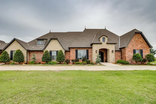 10901 Secretariat DR, Mustang, OK 73064