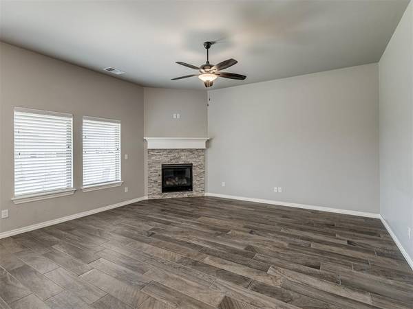 12316 SW 31st ST, Yukon, OK 73099