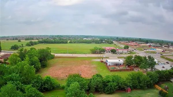 1724 W West Highway 152 HWY, Mustang, OK 73064