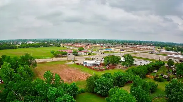 1724 W West Highway 152 HWY, Mustang, OK 73064