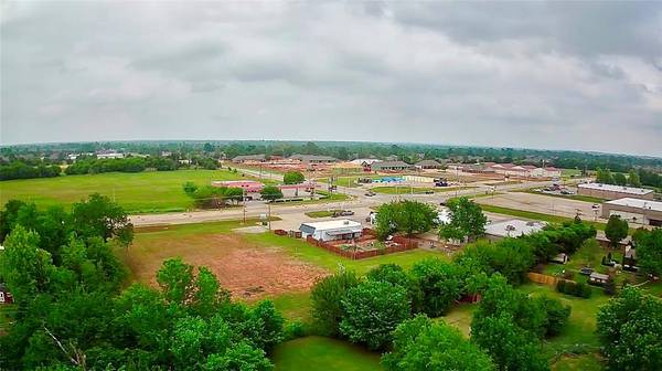 1724 W West Highway 152 HWY, Mustang, OK 73064