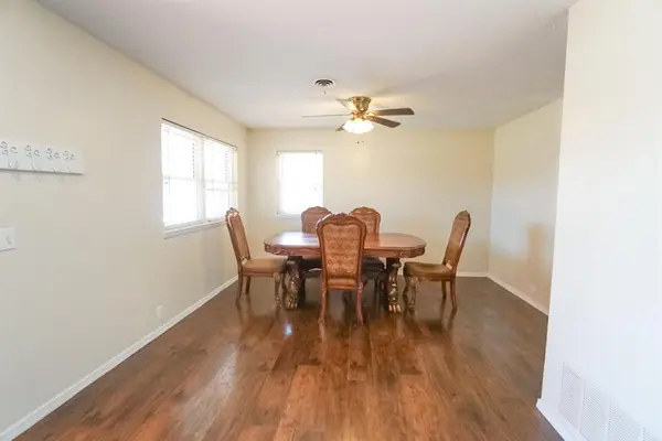 1909 W Modelle AVE, Clinton, OK 73601