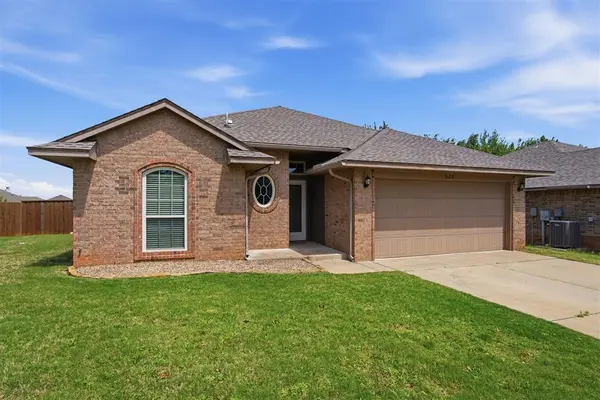 628 Inverleith CIR, Yukon, OK 73099