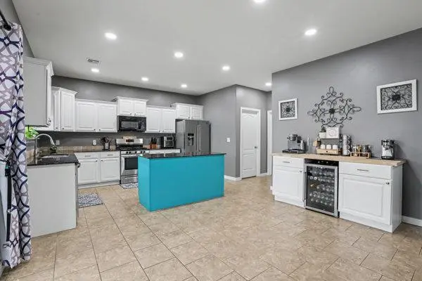 19433 Vista AVE, Edmond, OK 73012
