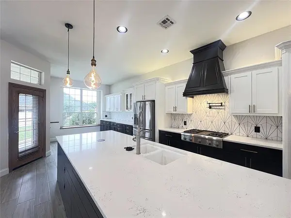 16700 Brewster LN, Edmond, OK 73012