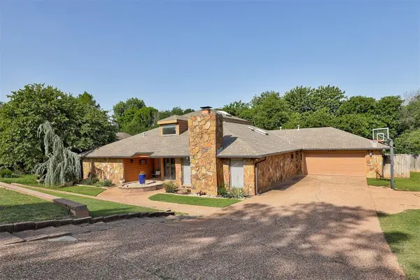 2109 Brookwood PL, Edmond, OK 73034