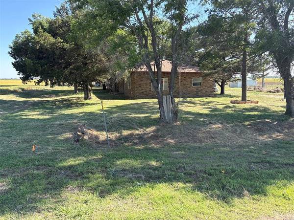 1303 W Main ST, Carmen, OK 73726