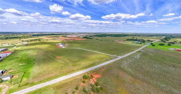 24239 E 1040 County RD, Weatherford, OK 73096