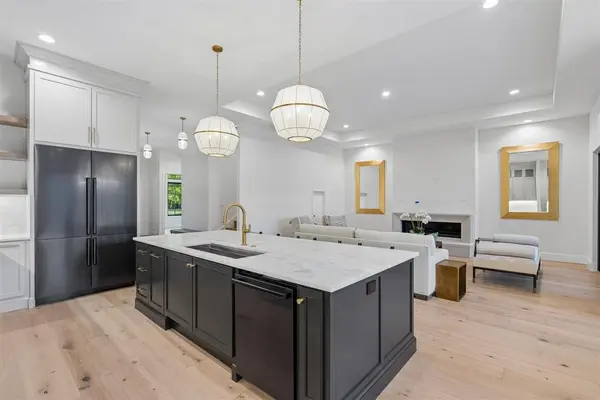 1722 Huntington AVE, Nichols Hills, OK 73116