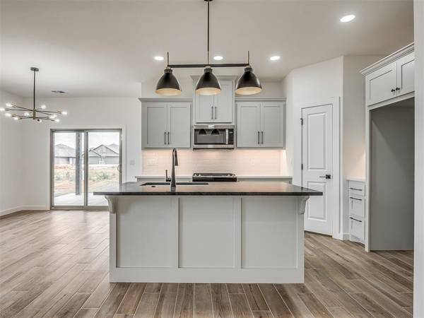 10621 SW 18th ST, Yukon, OK 73099