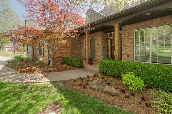 3812 Creek Bank DR, Edmond, OK 73003