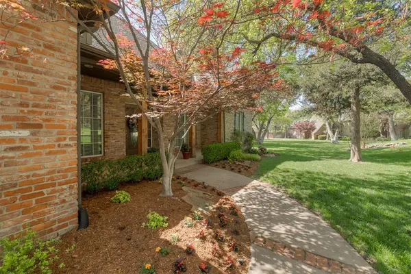 3812 Creek Bank DR, Edmond, OK 73003