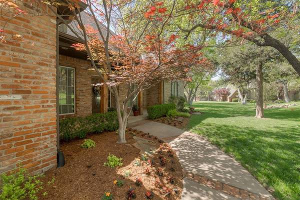 3812 Creek Bank DR, Edmond, OK 73003