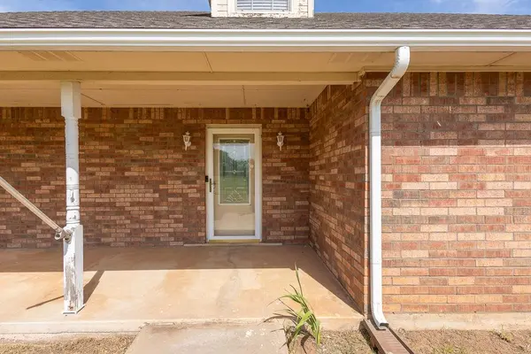 4730 SW Paint RD, Cache, OK 73527