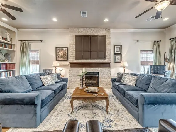 1228 Marlboro LN, Nichols Hills, OK 73116