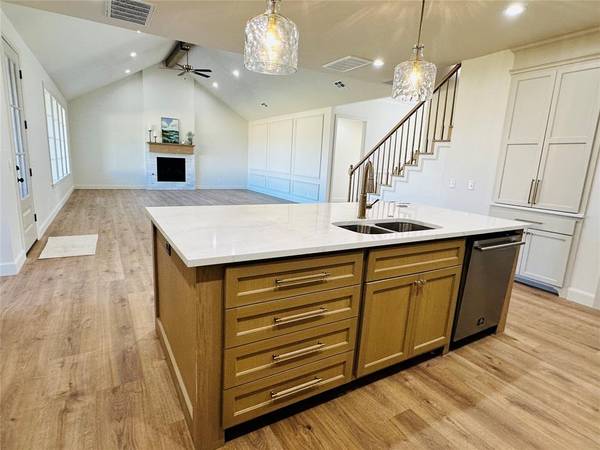 3405 Hogan DR, Weatherford, OK 73096