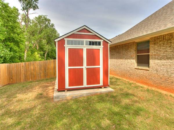516 Side Track RD, Yukon, OK 73099