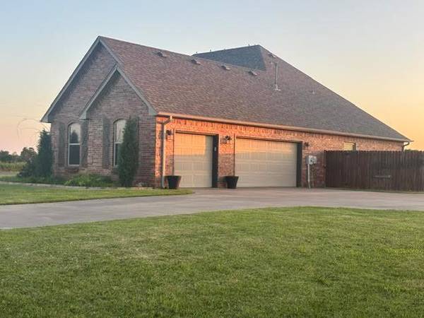 2957 Farm DR, El Reno, OK 73036