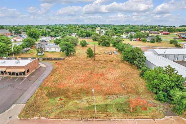 300 N Van Buren AVE, Elk City, OK 73644