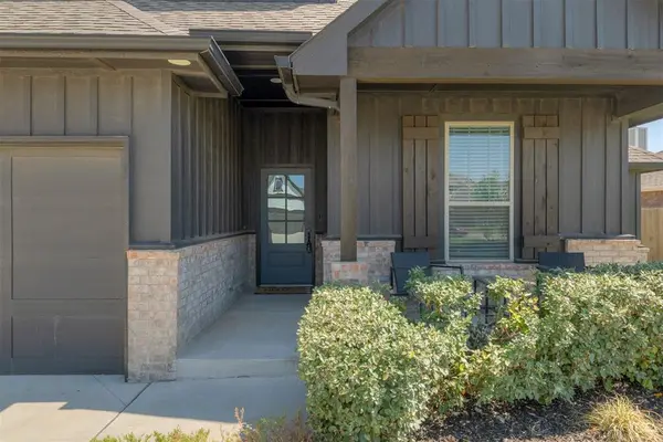 9141 NW 115th TER, Yukon, OK 73099