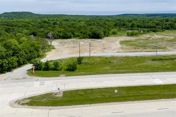 W 75 HWY, Henryetta, OK 74437