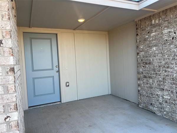 2061 Brush Creek WAY, Newcastle, OK 73065