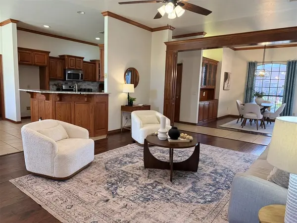 821 W Cabillo WAY, Mustang, OK 73064