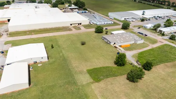 N 18th ST, Chickasha, OK 73018