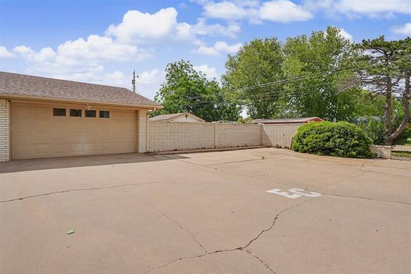 611 N Lincoln AVE, Elk City, OK 73644