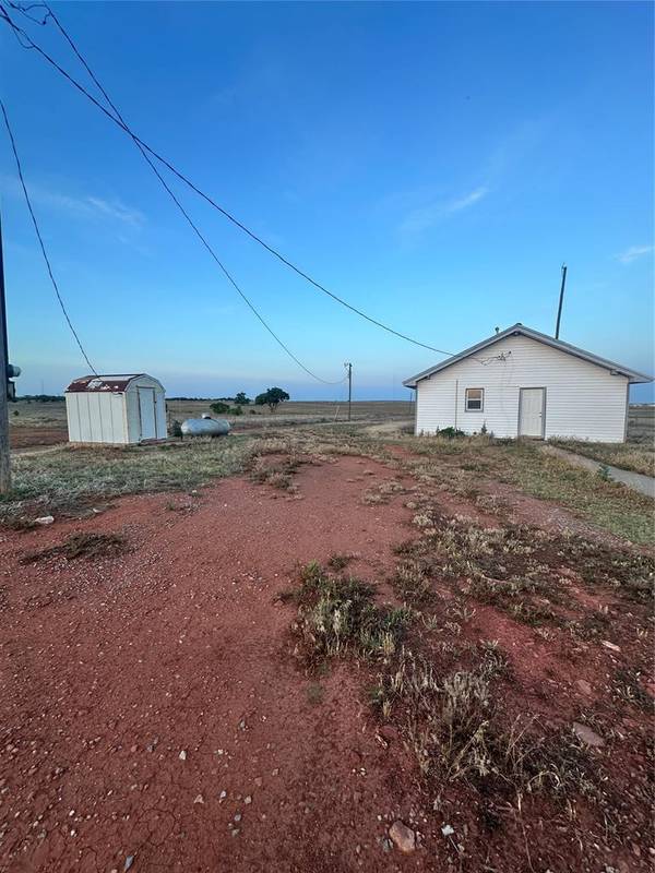 11373 N 1870 RD, Sayre, OK 73662