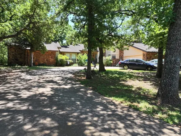 604 Dripping Springs DR, Edmond, OK 73034