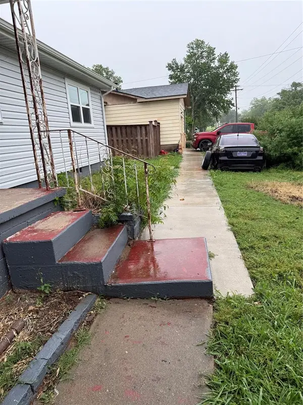 800 E 17th St ST, Prague, OK 74864