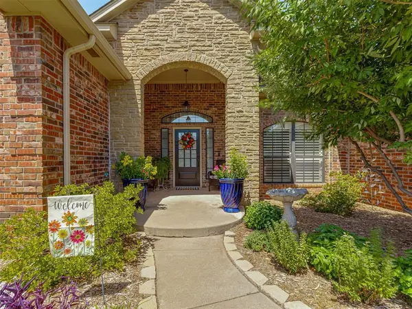 16205 Old Oak DR, Edmond, OK 73013