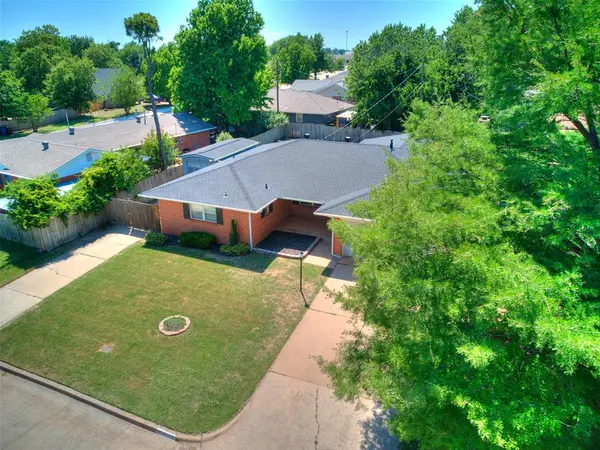 10505 Lyndon RD, The Village, OK 73120