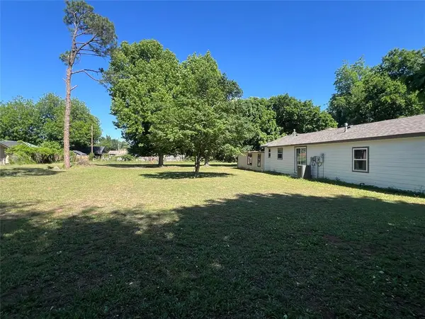 229 E Juniper LN, Mustang, OK 73064