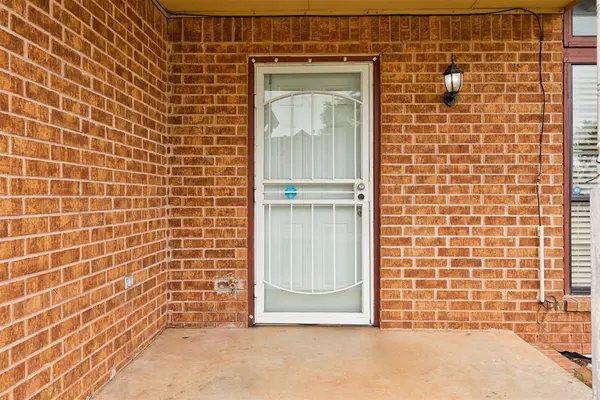 1113 NE 9th CT, Moore, OK 73160