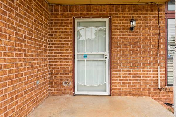 1113 NE 9th CT, Moore, OK 73160