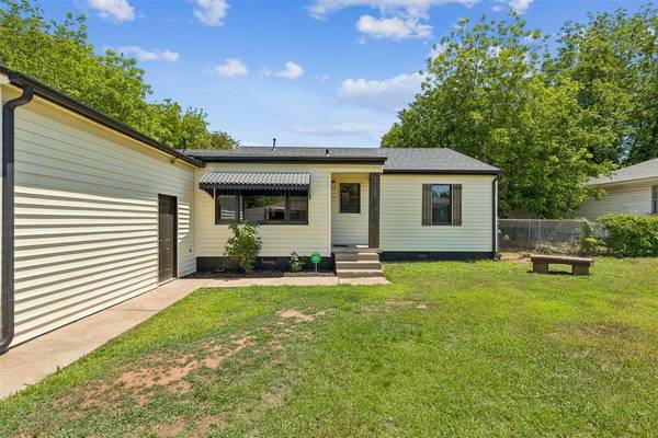318 S Walnut ST, Apache, OK 73006