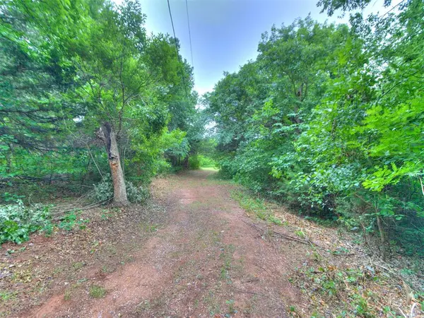 1107 Willow Creek DR, Guthrie, OK 73044