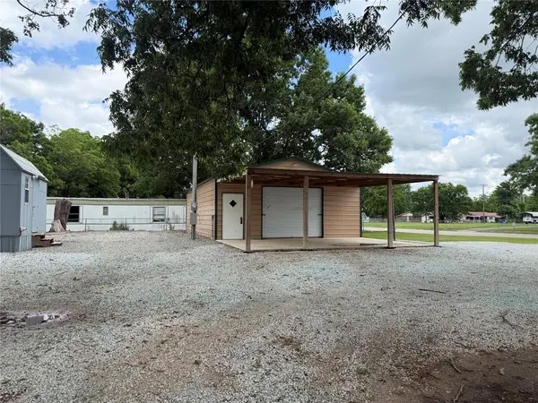 306 E Gentry AVE, Checotah, OK 74426
