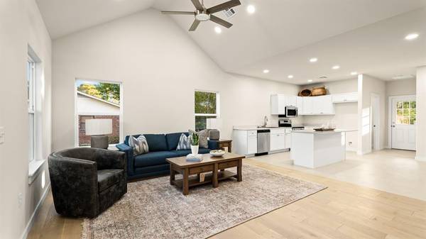 1867 Rockford DR, Eufaula, OK 74432