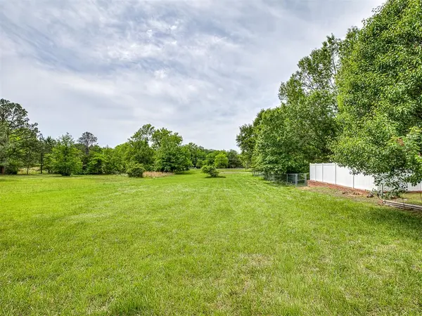 1749 Rockford DR, Eufaula, OK 74432