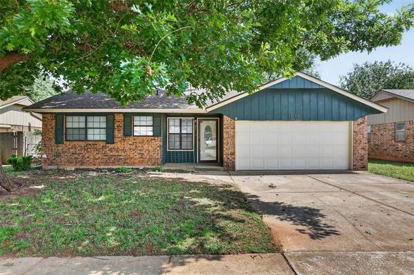 644 W Forster DR, Mustang, OK 73064