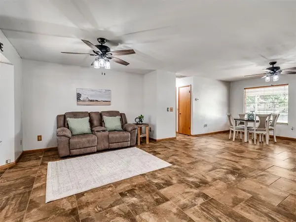 703 W Adams ST, Crescent, OK 73028
