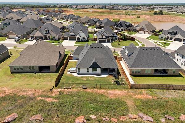8701 Beechgrove DR, Arcadia, OK 73007